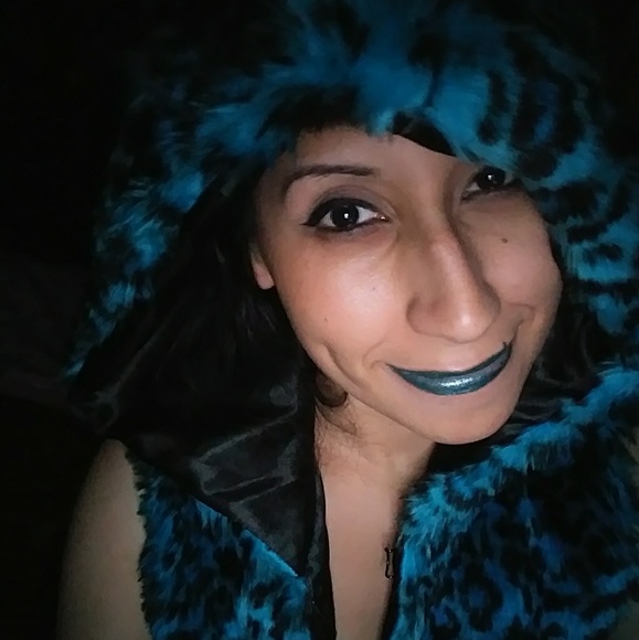 Meet your Posher, Asha - Picture 4 of 4